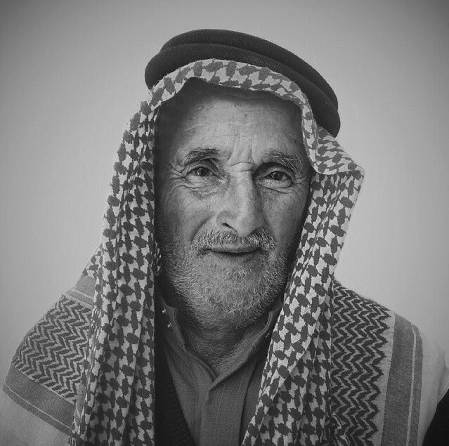 يُعتبر سلول بن عامر الجد المؤسس لهذه العائلة العريقة. عاش في القرن الخامس عشر الميلادي في منطقة وادي بيشة الخصب. في الواقع، كان سلول رجلاً ذا مكانة مرموقة بين قومه، إذ اشتهر بالحكمة والفطنة في حل النزاعات القبلية. علاوة على ذلك، عُرف بكرمه الواسع وجوده الذي لا ينضب. مما جعل خيمته مقصداً للضيوف والمحتاجين من مختلف القبائل. وهذا ما يميز عايلة ال سلول.