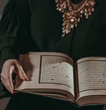 فوز الطالبة سارة آل سلول بمسابقة تحفيظ القرآن