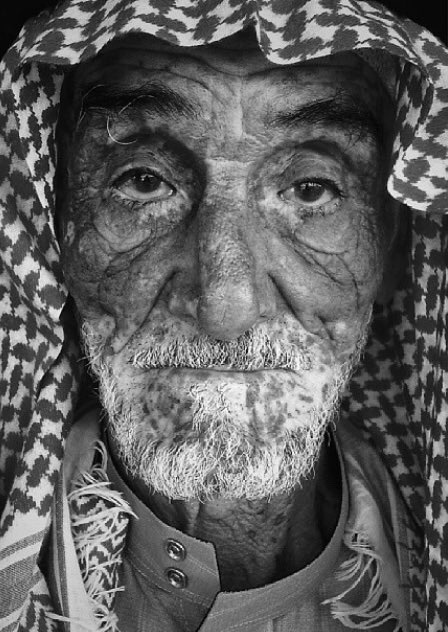 أولاً، عاش إبراهيم بن حمد في فترة تحولات كبيرة شهدتها المنطقة، حيث بدأت القبائل تتجه نحو الاستقرار بشكل أكبر. في الواقع، كان إبراهيم من أوائل من شجعوا على الزراعة المنظمة في وادي بيشة، وبالتالي أسس مزارع للنخيل والحبوب على ضفاف الوادي.